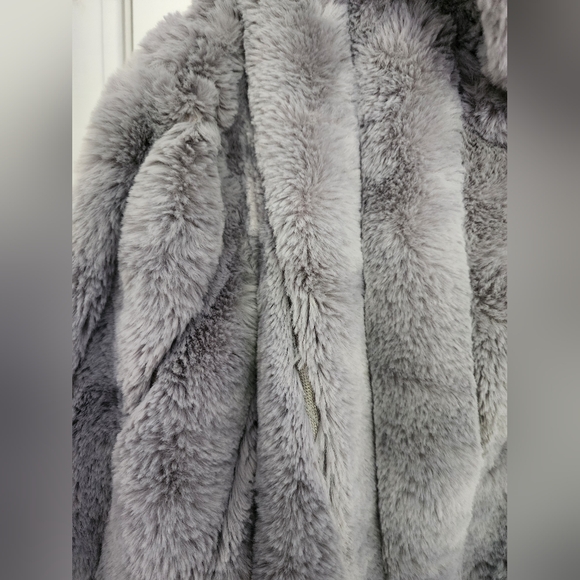 Simply Vera Wang Gray Faux Fur Hooded Zip Up Jacket Size XXL. - Picture 2 of 11
